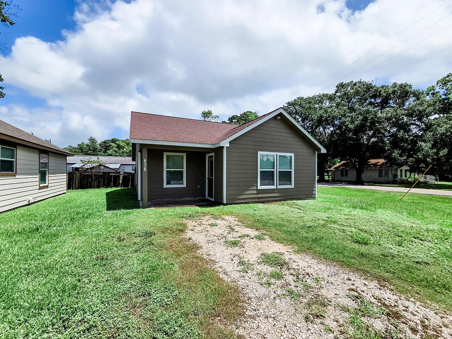 3 bed, 2.0 bath, 1152 sqft, $1,600 — Photo 3