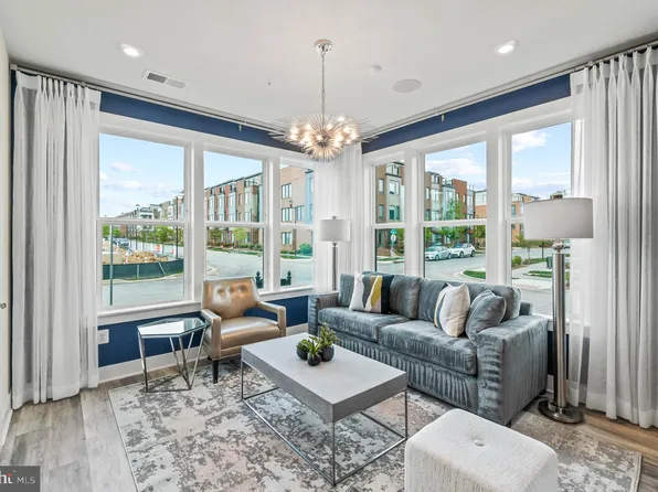 8163 Front St, Rockville, MD 20855