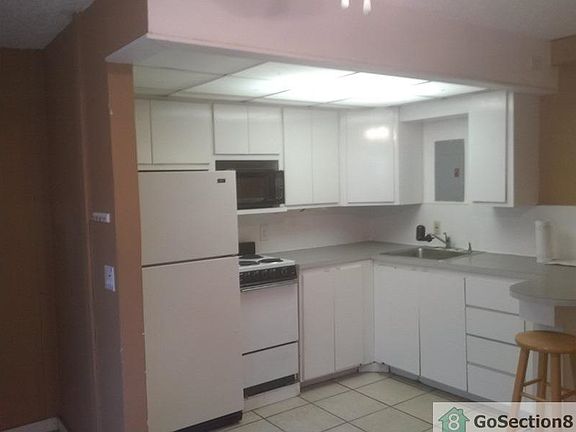 5th image of 6103 SW 48th Ct