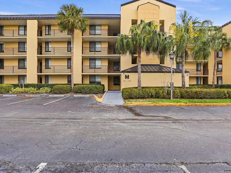 2424 W Tampa Bay Blvd #M404