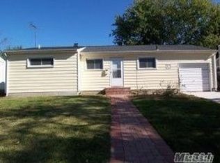 18 Gerhard Rd, Plainview, NY 11803