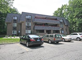 38 Rambling Brook Ln APT B5, Glastonbury, CT 06033