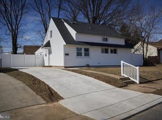 9308 Campus Ln, Philadelphia, PA 19114