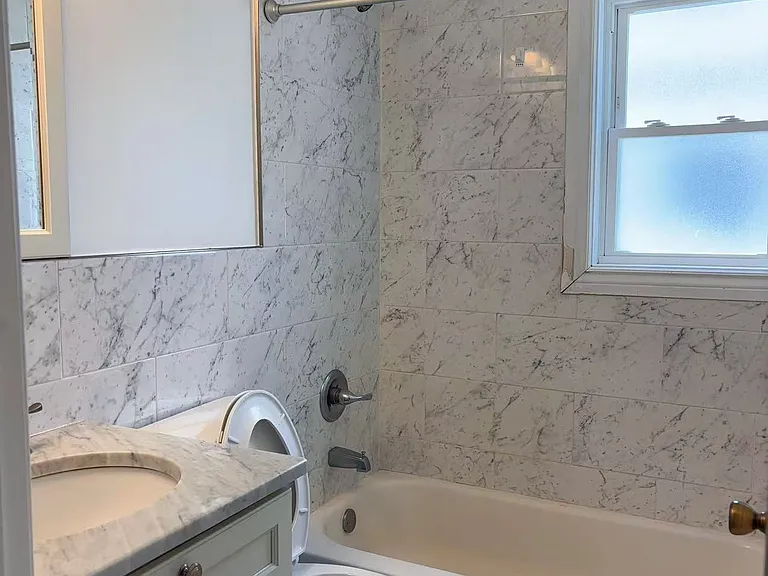 578 Albert St — Photo 23