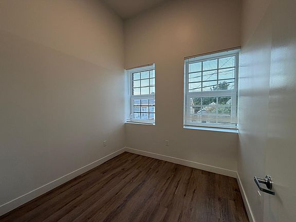 3rd image of 669 24th St #9