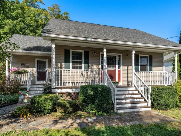 33 Winter St, Southbridge, MA 01550