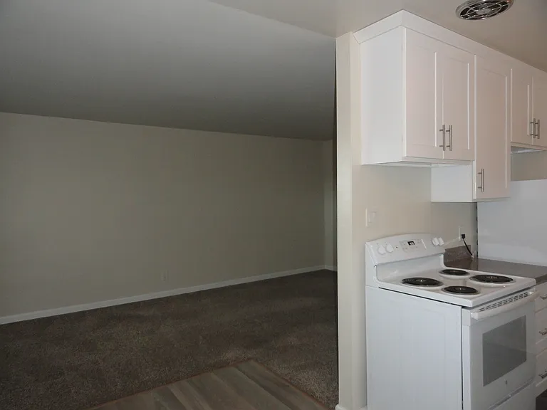 Marin Royal Apartments LLC — Photo 27