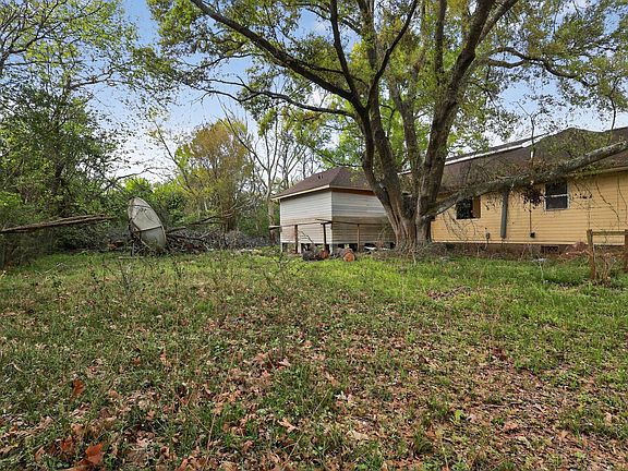 3rd image of 1614 Fellows Rd