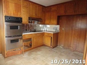 5th image of 364 Midwood Ave