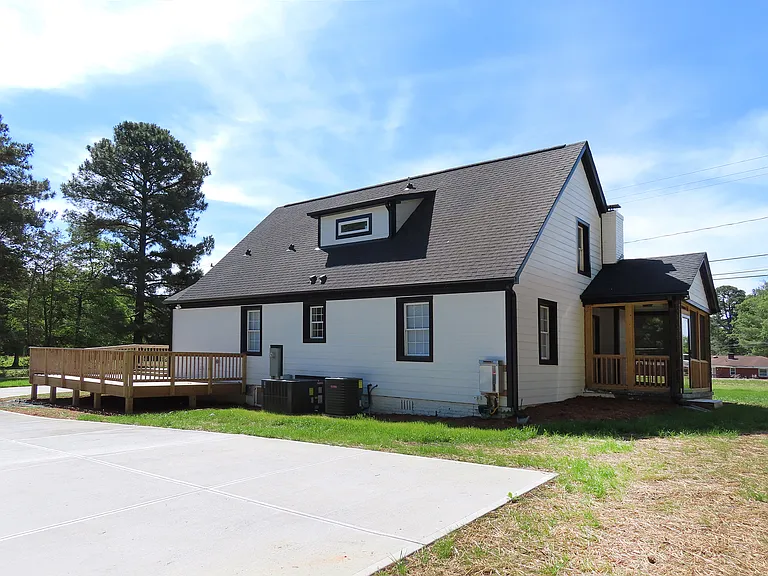 527 Cornelius St — Photo 24