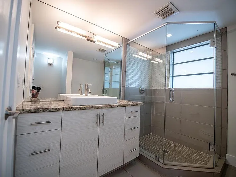 64 Isle Of Venice Dr — Photo 14