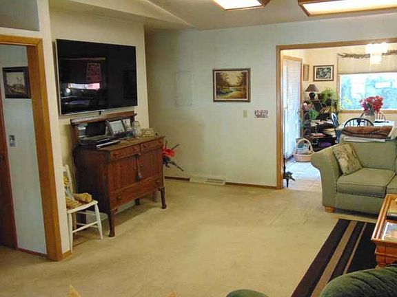 3rd image of 2230 Clark Ave