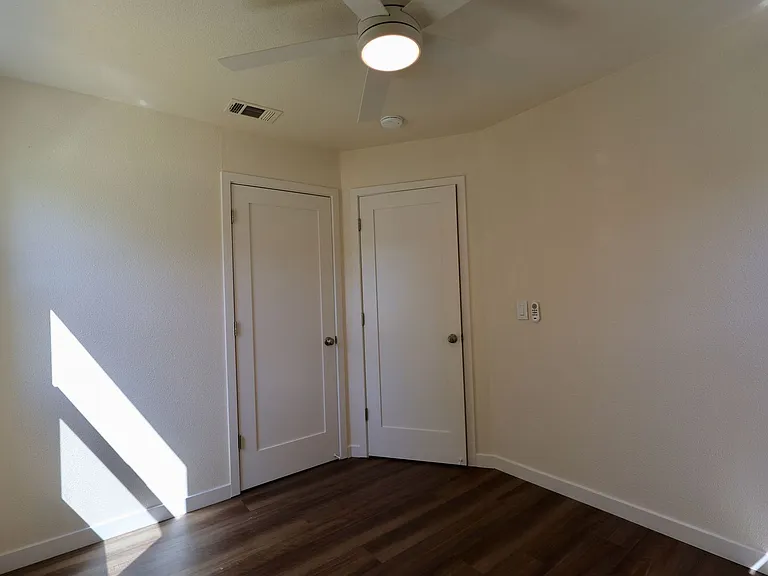 409 Russell St — Photo 10