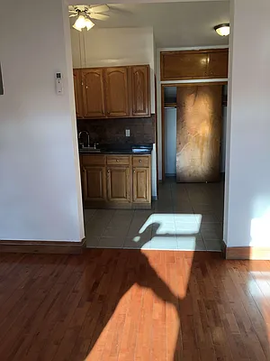 Rented by Metroline Realty | media 20