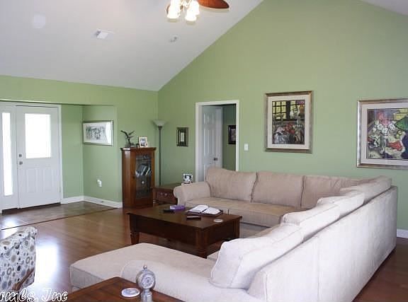 3rd image of 107 Carolyn Ln