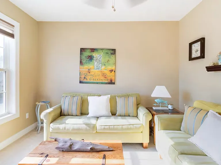 21235 Catalina Cir — Photo 4