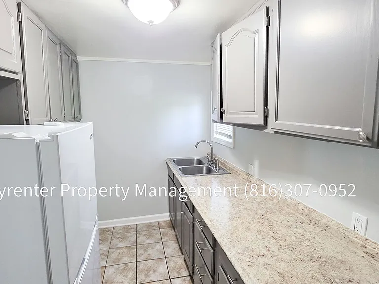 802 S Logan Ave — Photo 6
