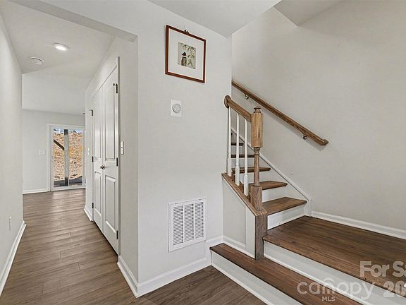 3rd image of 2638 Grantham Place Dr