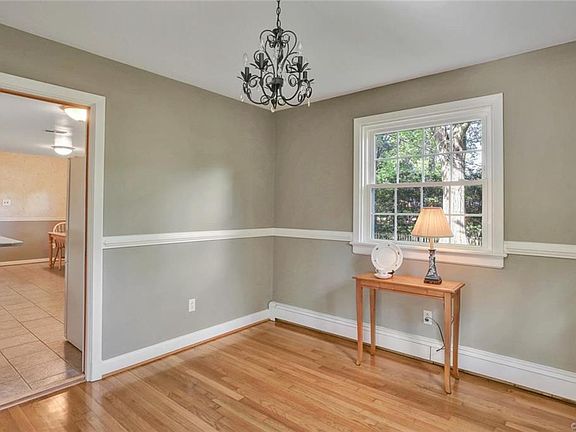 5th image of 2349 Woodmont Dr