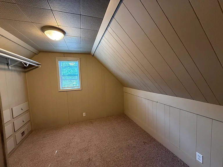 2119 Riverside Dr NE — Photo 8