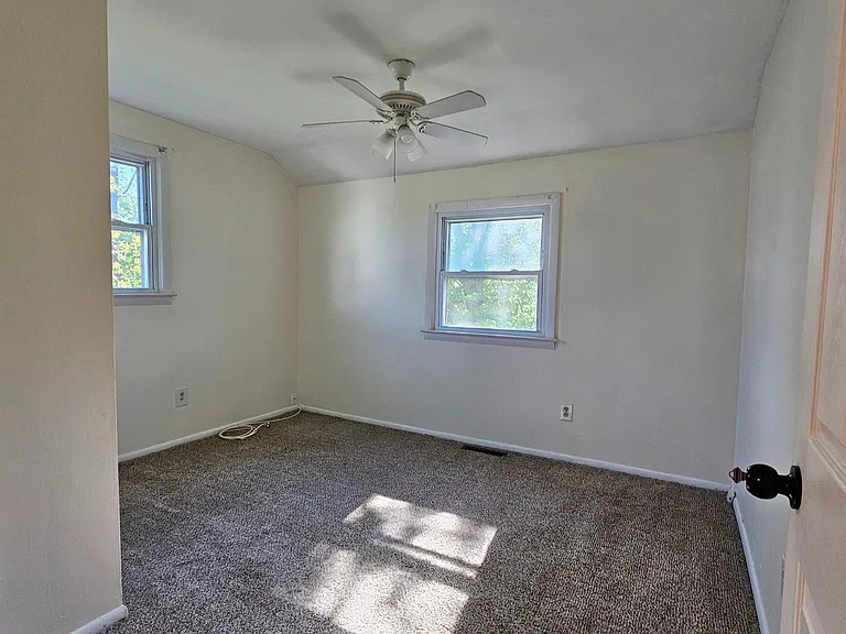 22 Plymouth Dr — Photo 16