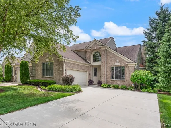 1904 Dunham Dr #12, Rochester, MI 48306