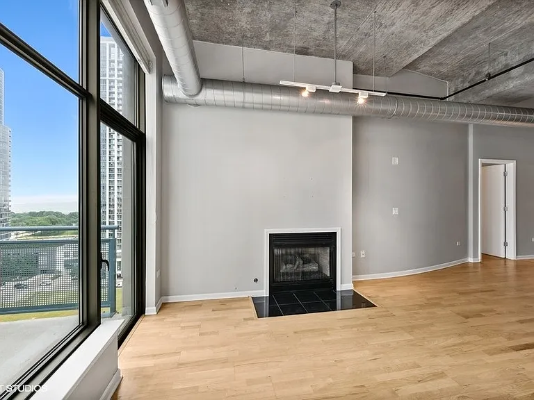 125 E 13th St #1303 — Photo 7
