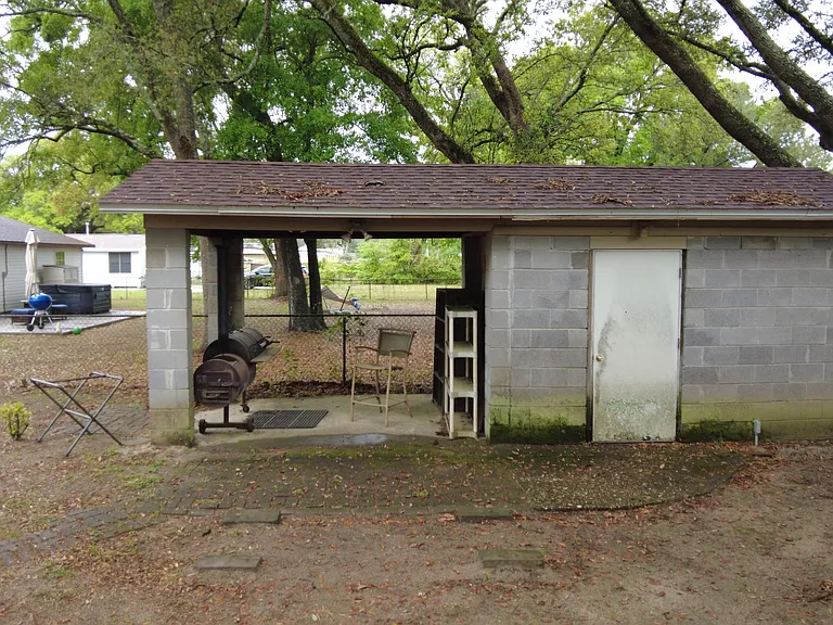 1230 E Leonard St — Photo 11