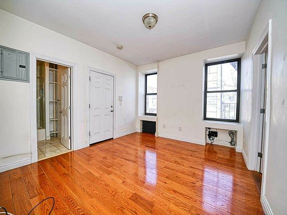 3rd image of 24-01 31st St #Ff2