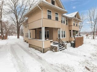 125/127 E Locust St, Davenport, IA 52803