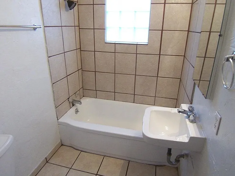 325 S Pickwick Ave #325 — Photo 7