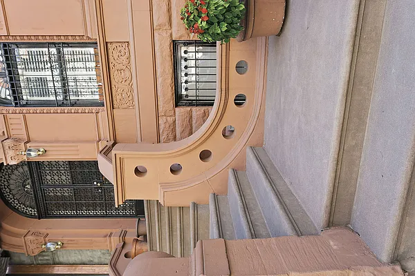 Sold by Compass | media 8