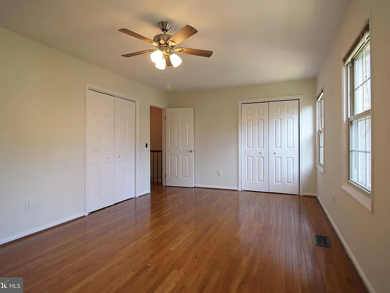 436 N Park Dr — Photo 19
