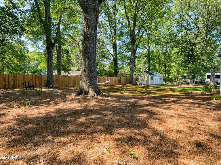 Clark Dr — Photo 36