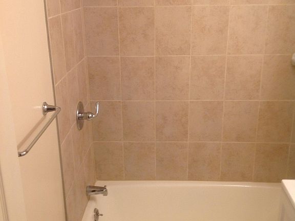 4th image of 2025 N Lincoln St #105