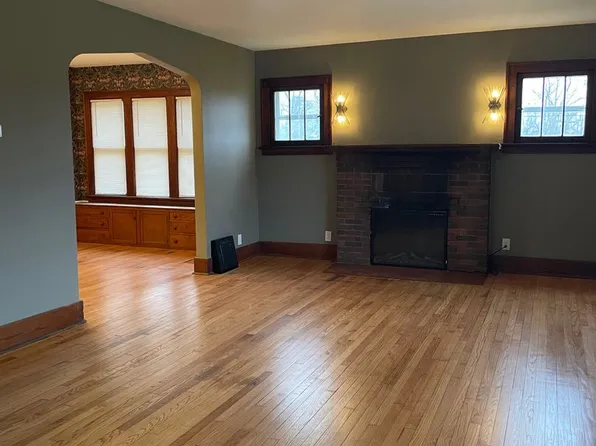 2852 Waters Rd, Ann Arbor, MI 48103