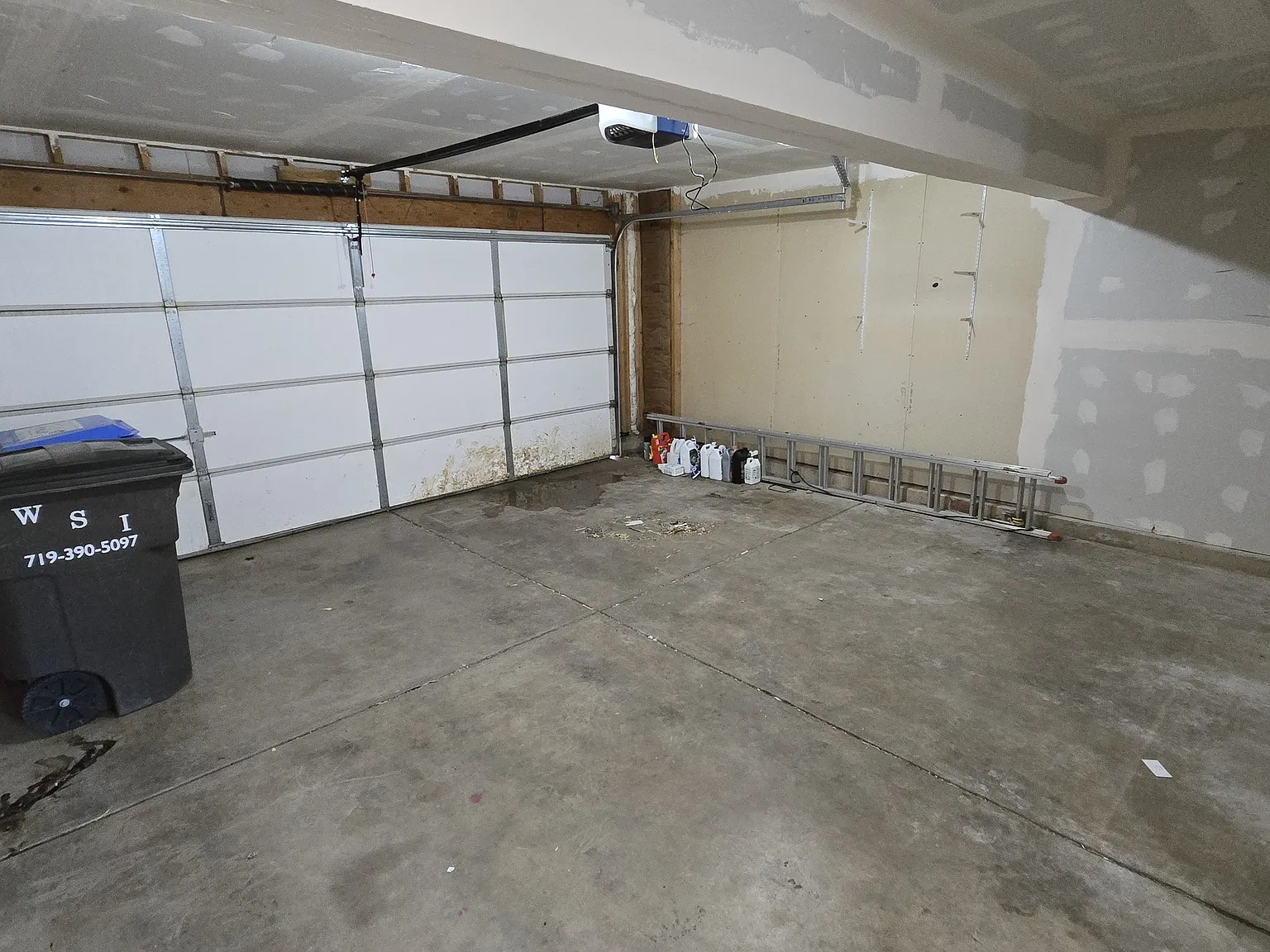 4 bed, 3.5 bath, 1984 sqft, $2,250 — Photo 2