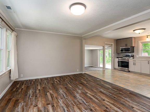 5th image of 1010 W Jefferson St