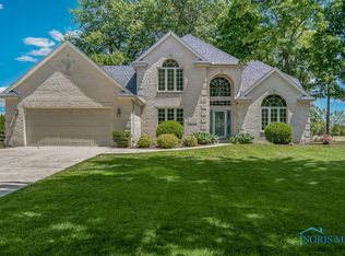 779 Elk Ridge Rd, Northwood, OH 43619