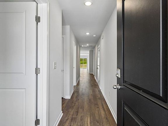 3rd image of 1325 Preakness Ln