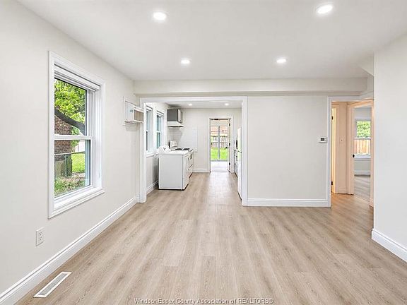 3rd image of 3272 Edison St