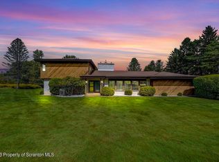 1212 Country Club Rd, Clarks Summit, PA 18411