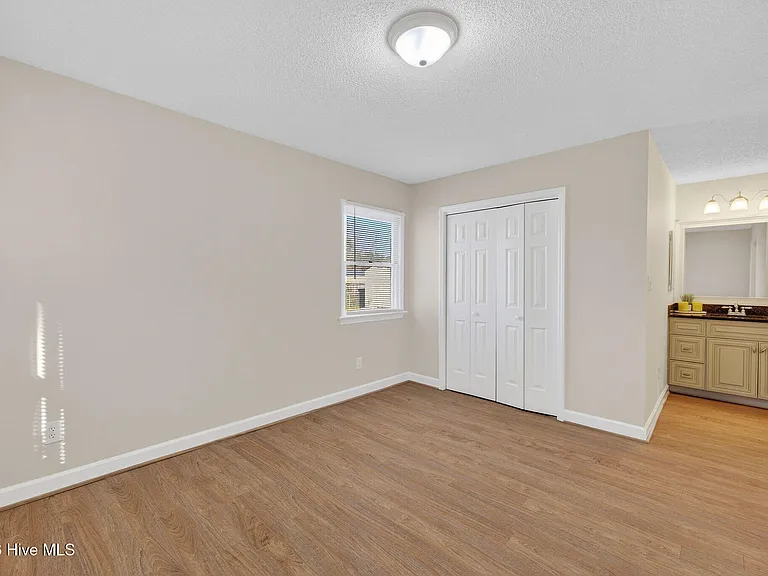 5201 Lord Tennyson Dr — Photo 28