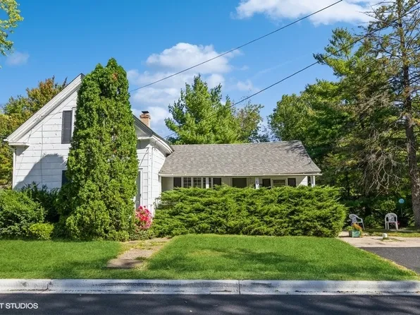 303 Fremont St, Woodstock, IL 60098