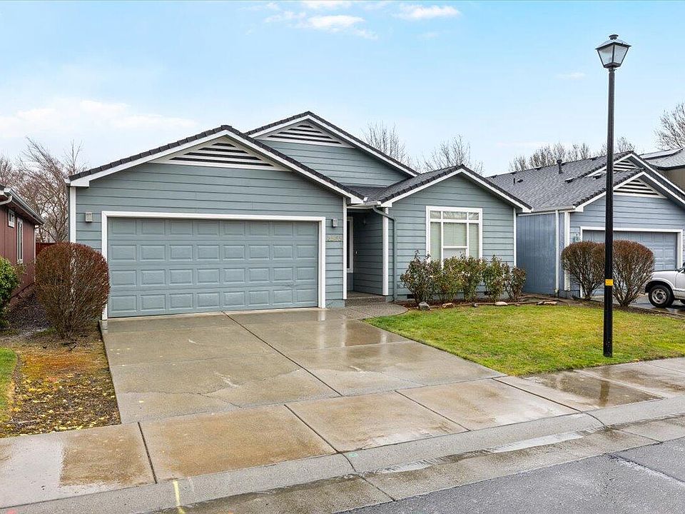 1st image of 2545 Parkwood Village Ln
