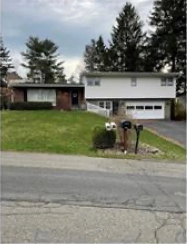 4 bed, 2.5 bath, 1910 sqft, $2,500 — Photo 1
