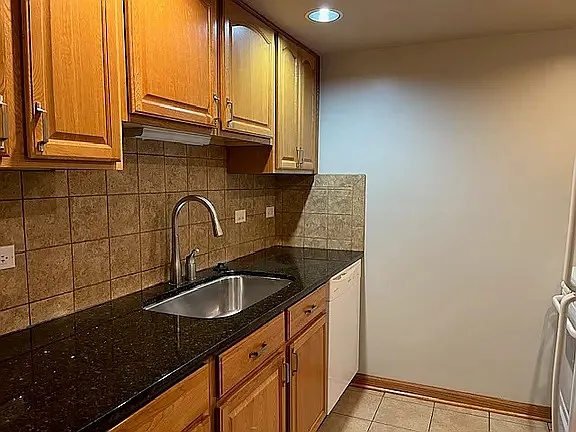1 bed, 741 sqft, $1,700 — Photo 2
