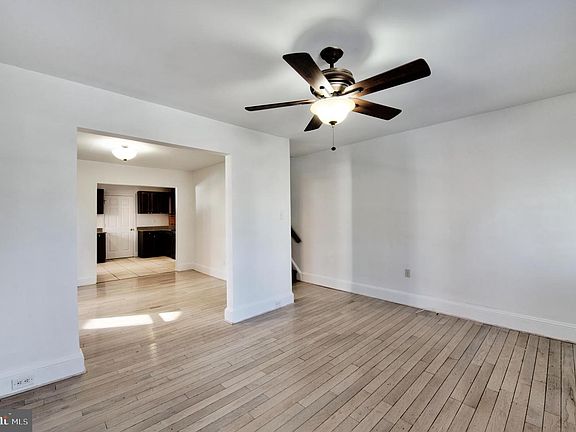 5th image of 827 Aubrey Ave