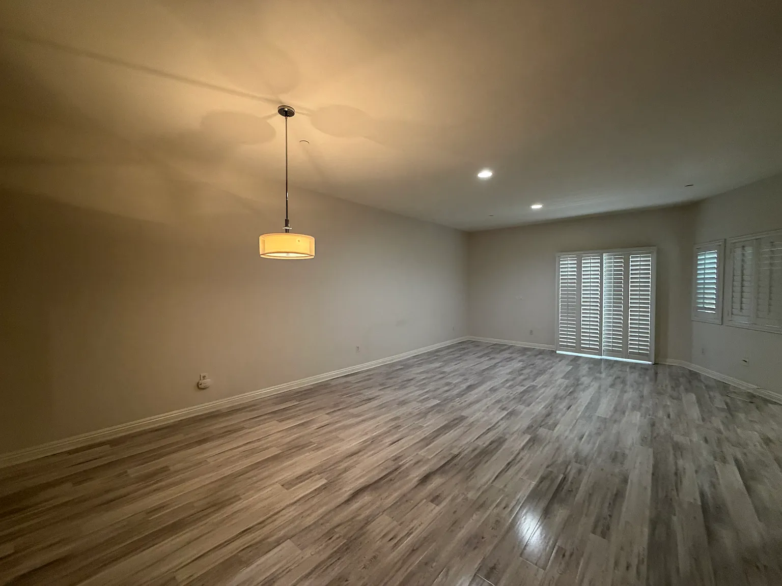 2 bed, 2.5 bath, 1350 sqft, $3,400 — Photo 2