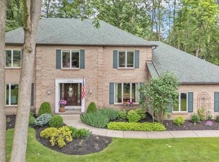 298 Wood Acres Dr, East Amherst, NY 14051